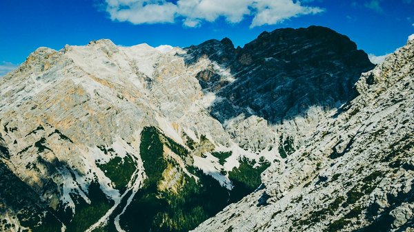 Découvrez les Mystères Insoupçonnés du Château de Versailles