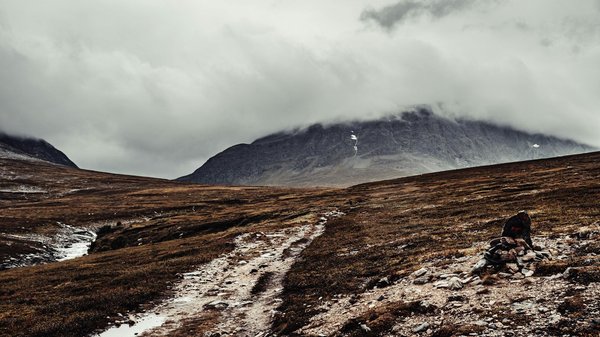 Aventure nocturne en solo : conseils pour un camping serein sous les étoiles